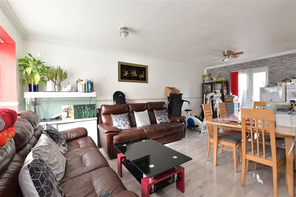 Property photo 3 of 9 Lounge/Diner