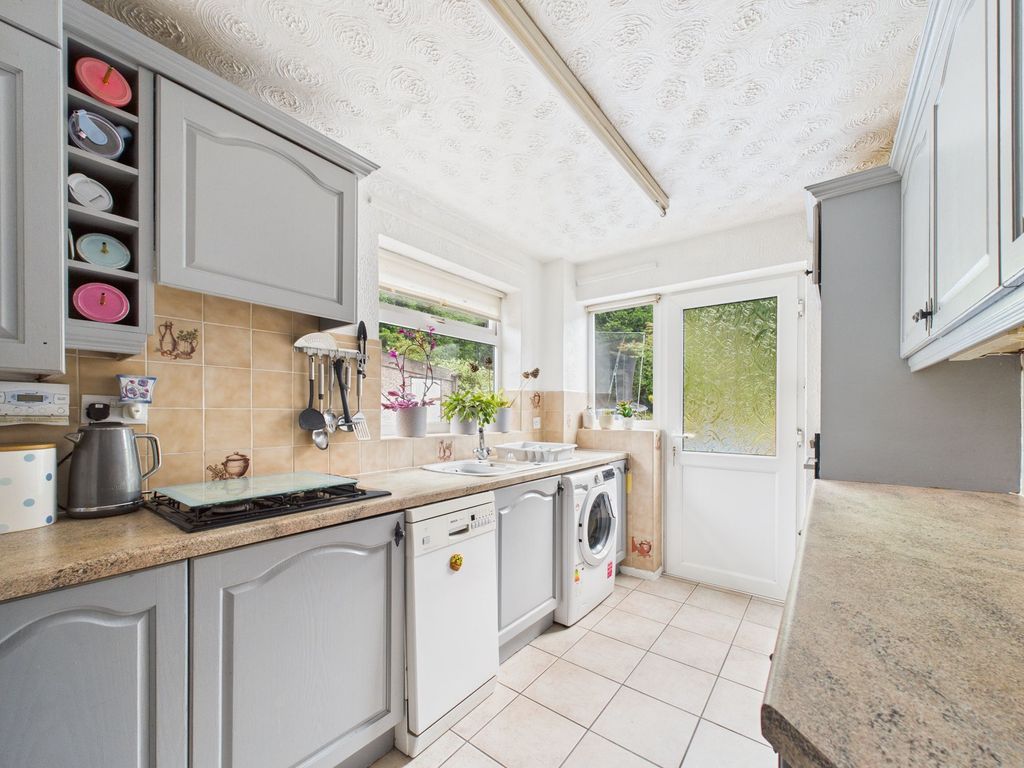Property photo 3 of 21 Kitchen