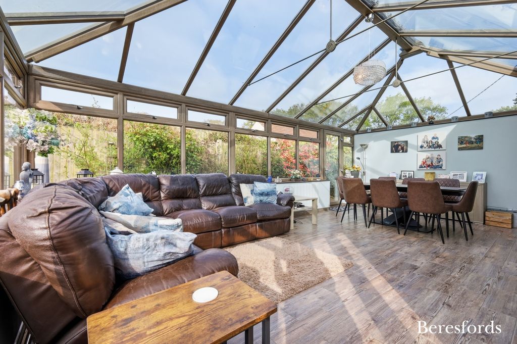 Property photo 2 of 25 Conservatory