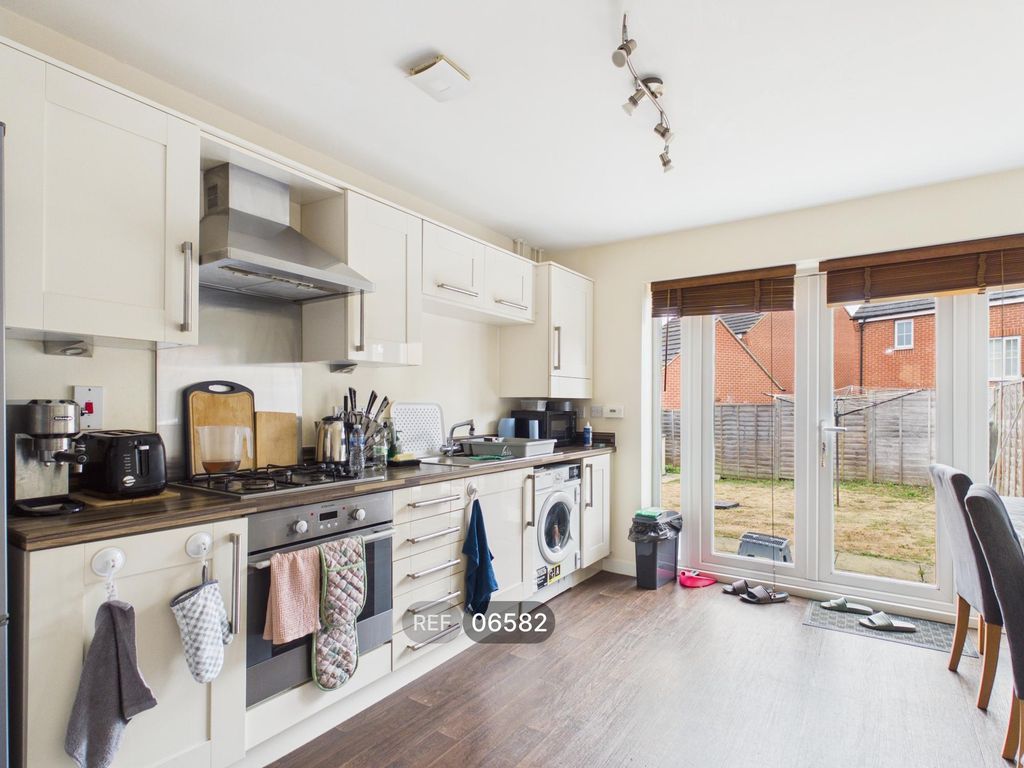 Property photo 3 of 16 Kitchen