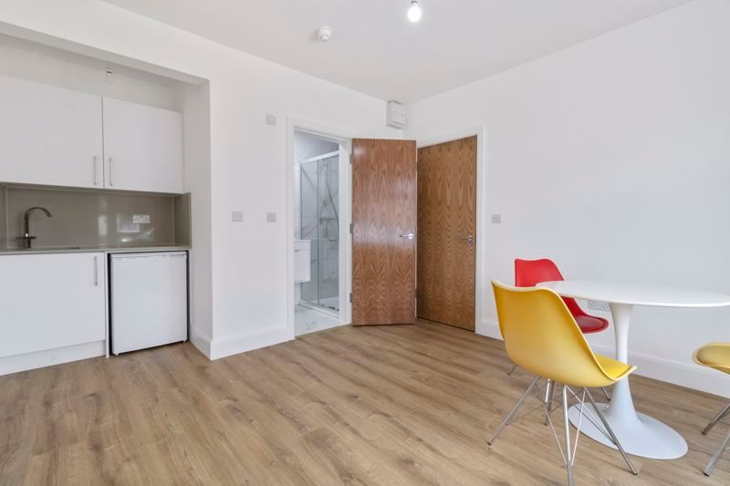 Property photo 3 of 8 Photo 11