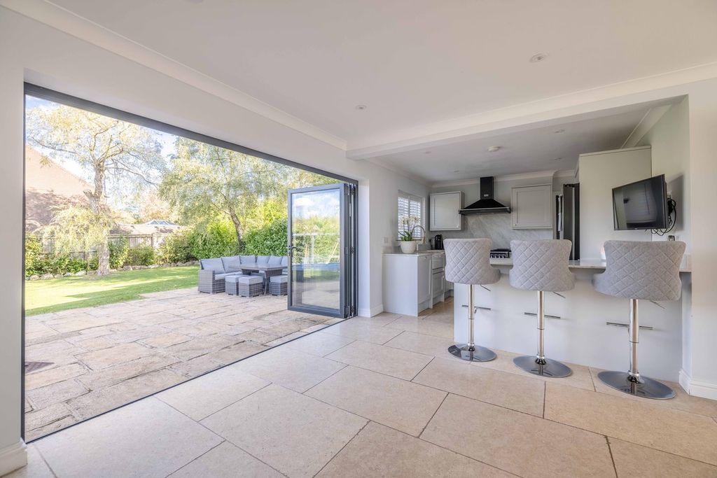 Property photo 2 of 37