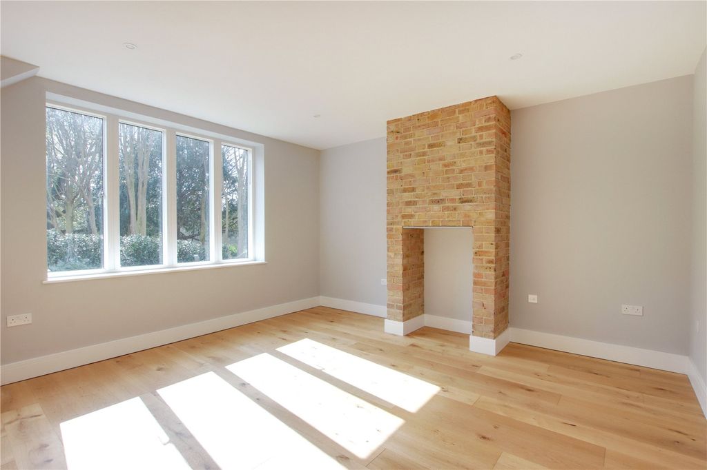 Property photo 2 of 17 3 Orchards Living