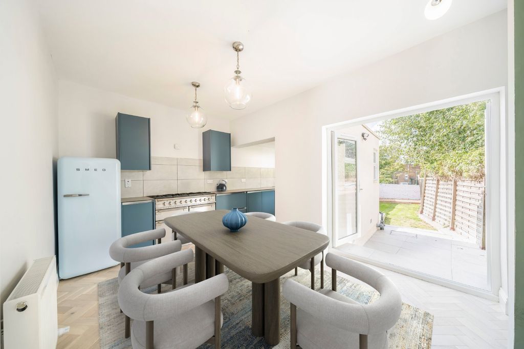 Property photo 3 of 8 Picture No. 51