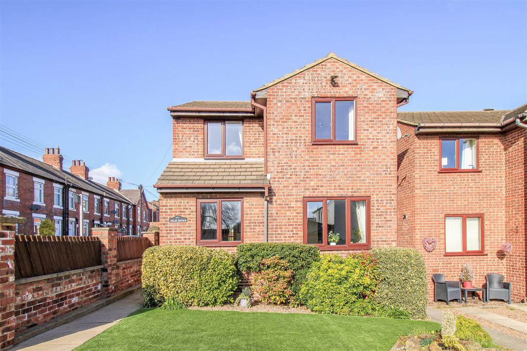 Property photo 1 of 16