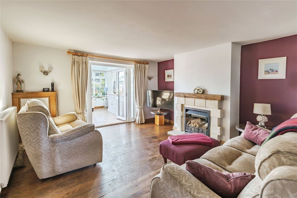 Property photo 3 of 37 Picture No. 28