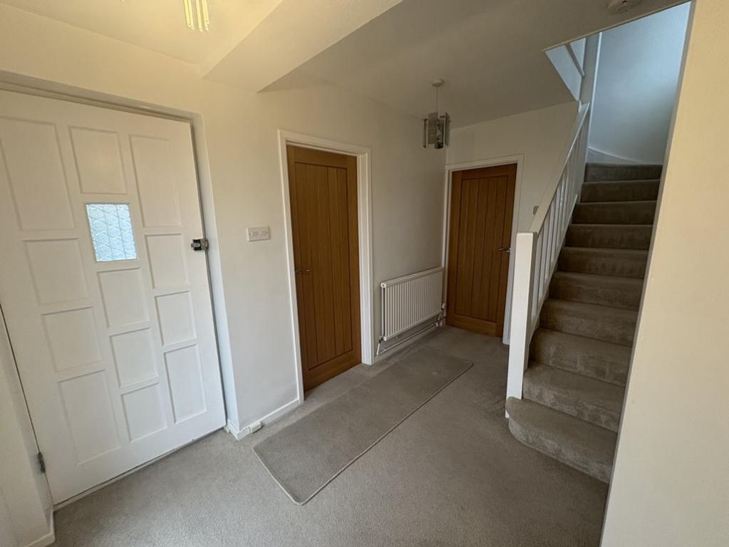 Property photo 2 of 11 Entrance Hall