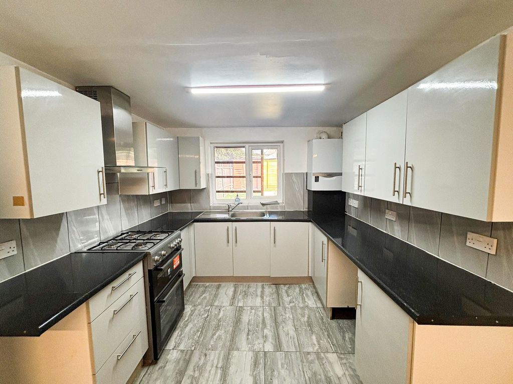 Property photo 1 of 13 Westdown Rd E15