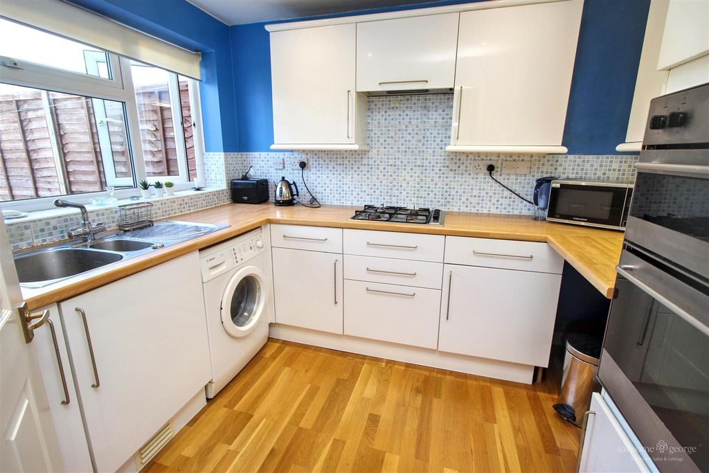Property photo 3 of 15 Kitchen
