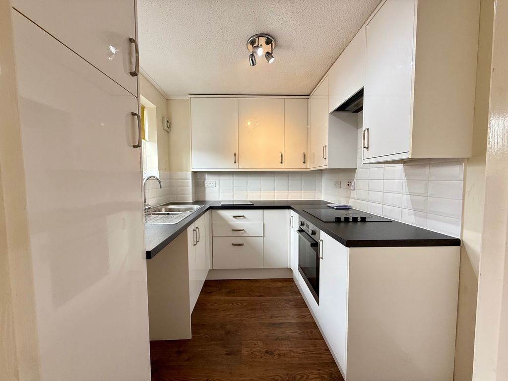 Property photo 2 of 7 Kitchen