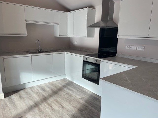 Property photo 3 of 10 Kitchen