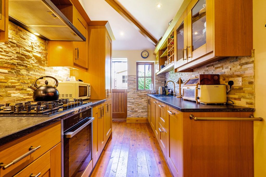 Property photo 3 of 9 Kitchen