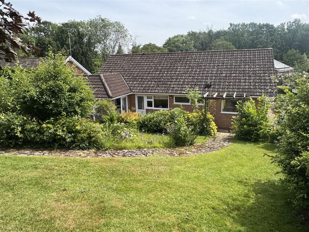 Property photo 1 of 32