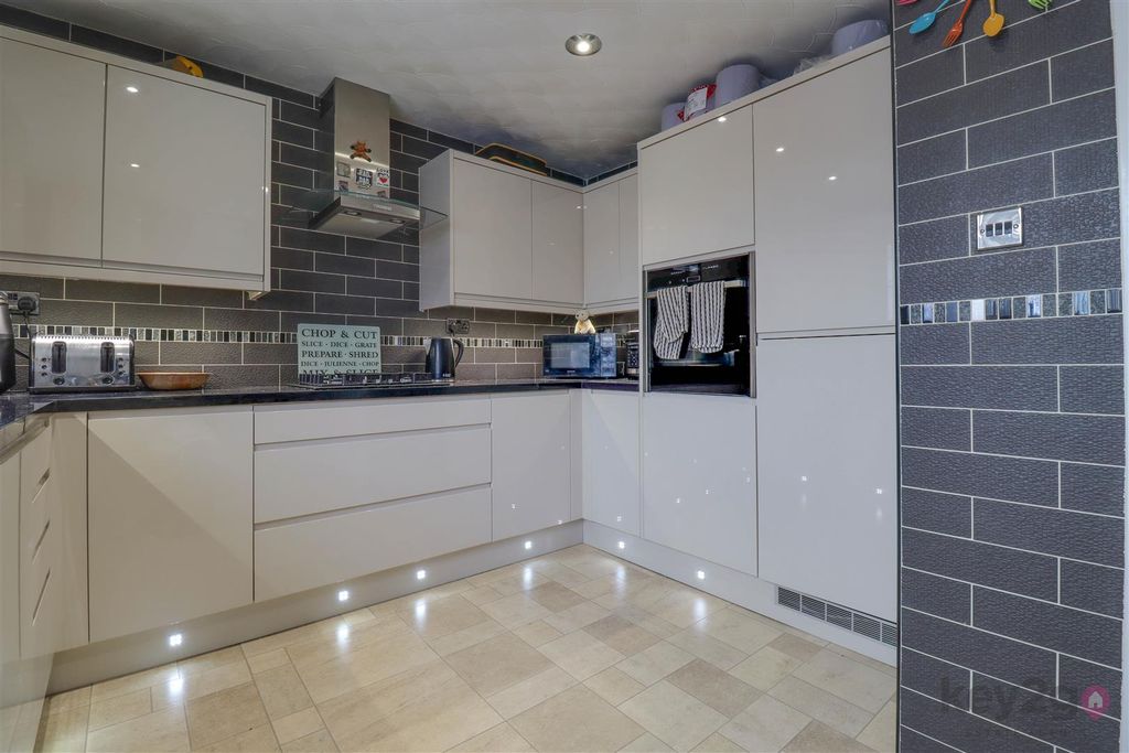 Property photo 3 of 18 Img_5227-Img_5229.Jpg