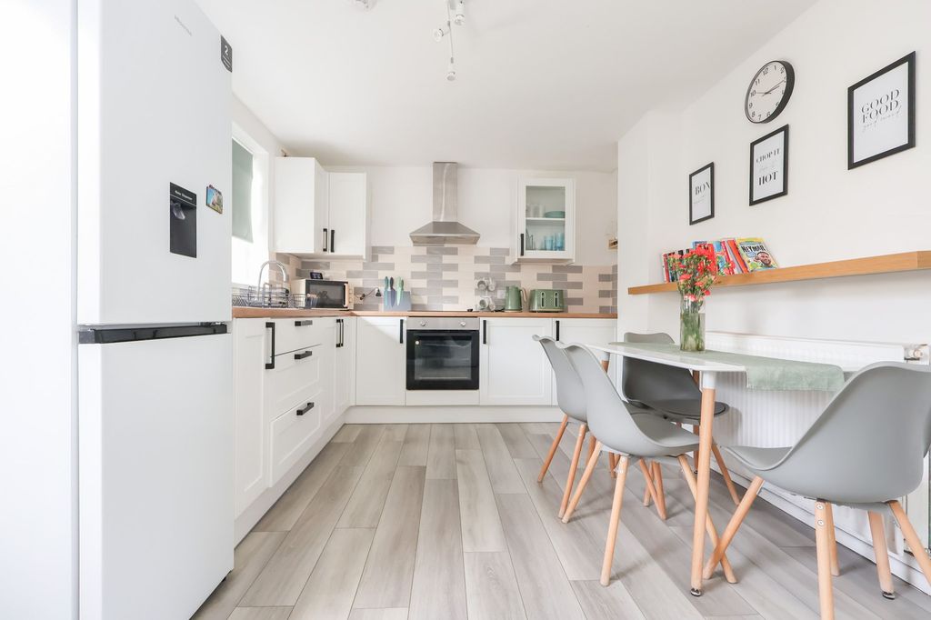 Property photo 3 of 21 Kitchen/Diner