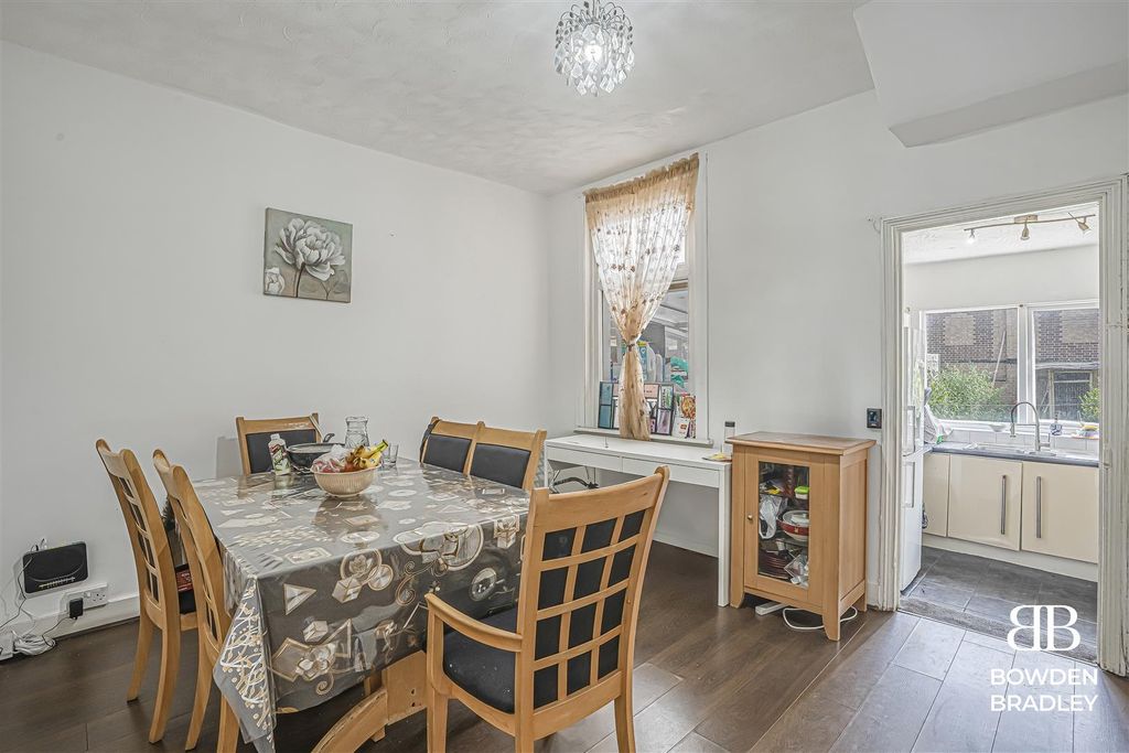 Property photo 2 of 11 Dining Room