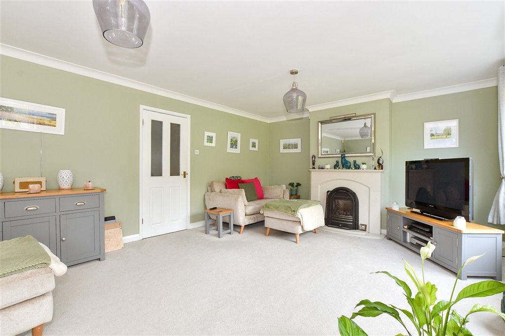 Property photo 3 of 17 Lounge