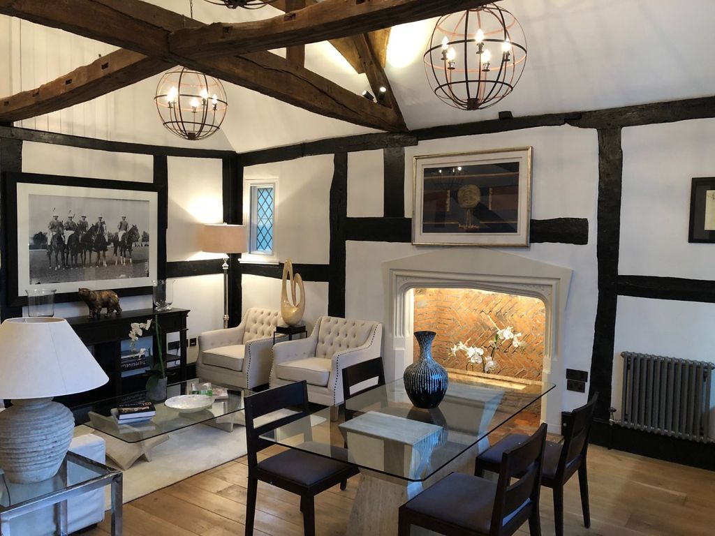 Property photo 2 of 20 Living Room