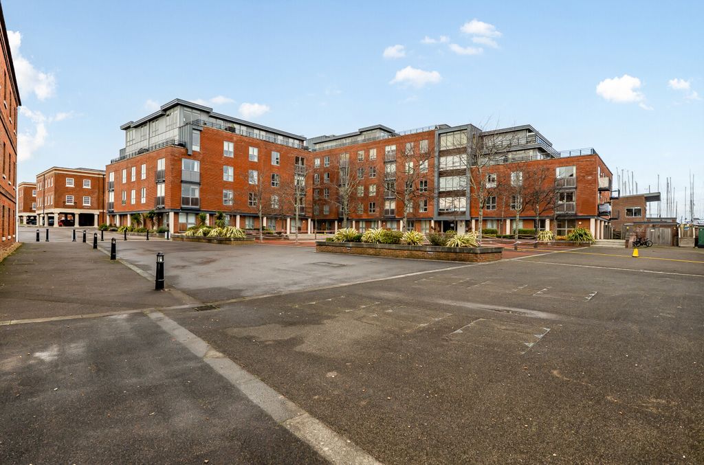 Property photo 1 of 11 1404736-5-697B403...