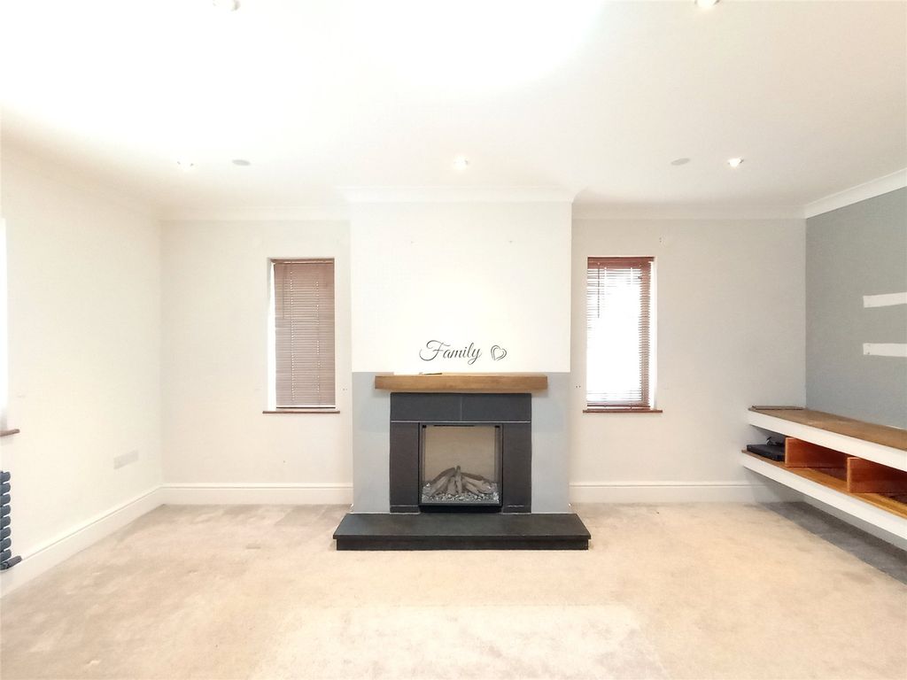 Property photo 3 of 27 Picture No. 36
