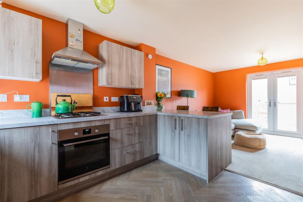 Property photo 3 of 18 82-1.Jpg