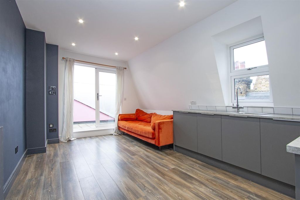 Property photo 2 of 7 9B Loubet Street, London Reception 1.Jpg