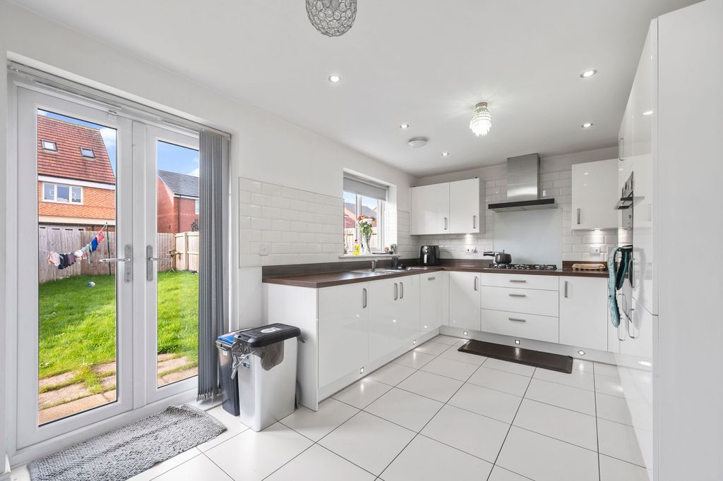 Property photo 3 of 32