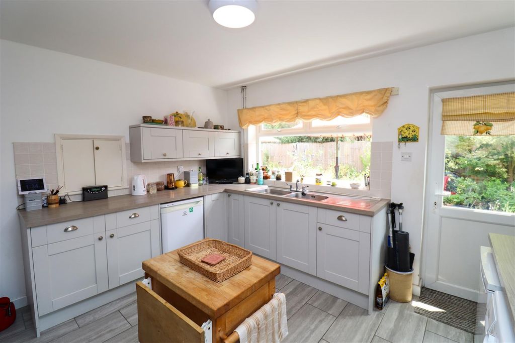Property photo 3 of 16 Kitchen/Breakfast Room