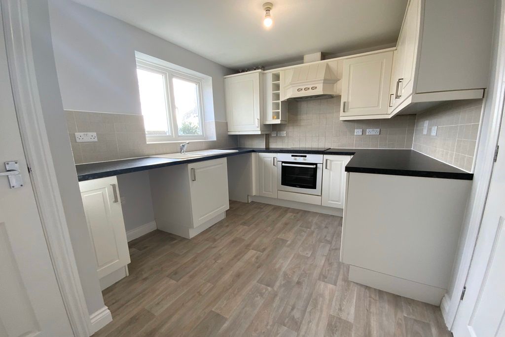 Property photo 2 of 21 Kitchen