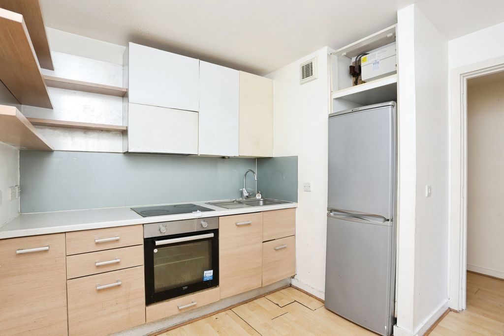 Property photo 3 of 10 Pbox-Img.Jpg