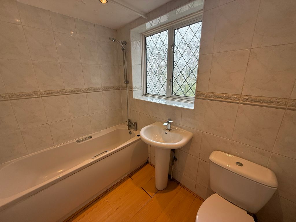 Property photo 3 of 17 Bathroom