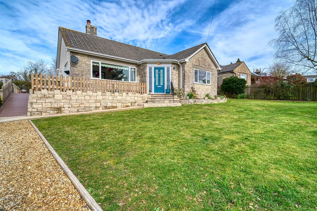 Property photo 1 of 12 House