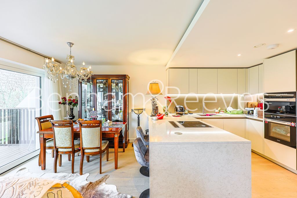 Property photo 3 of 12