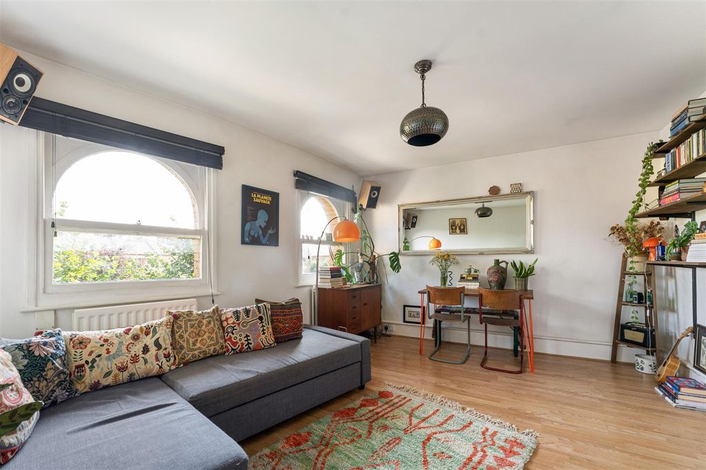 Property photo 2 of 23 Mothers Square, E5