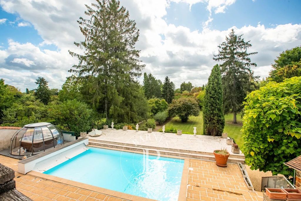 Property photo 2 of 33