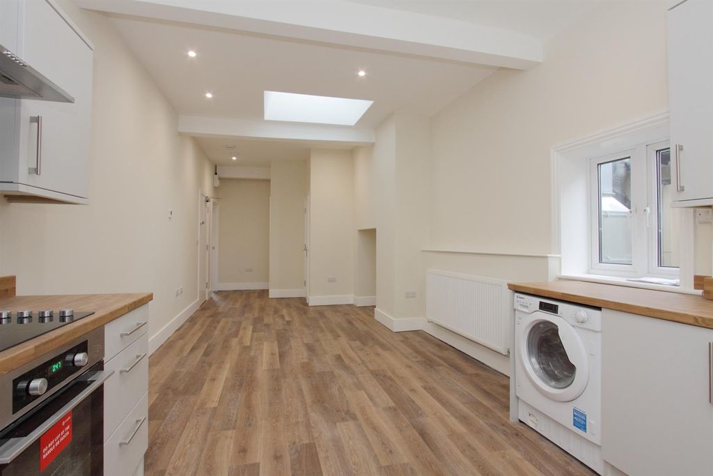 Property photo 3 of 11 3 North Street Front Flat Ph109.Jpg