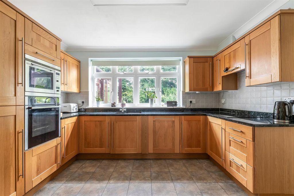 Property photo 3 of 15 Kitchen