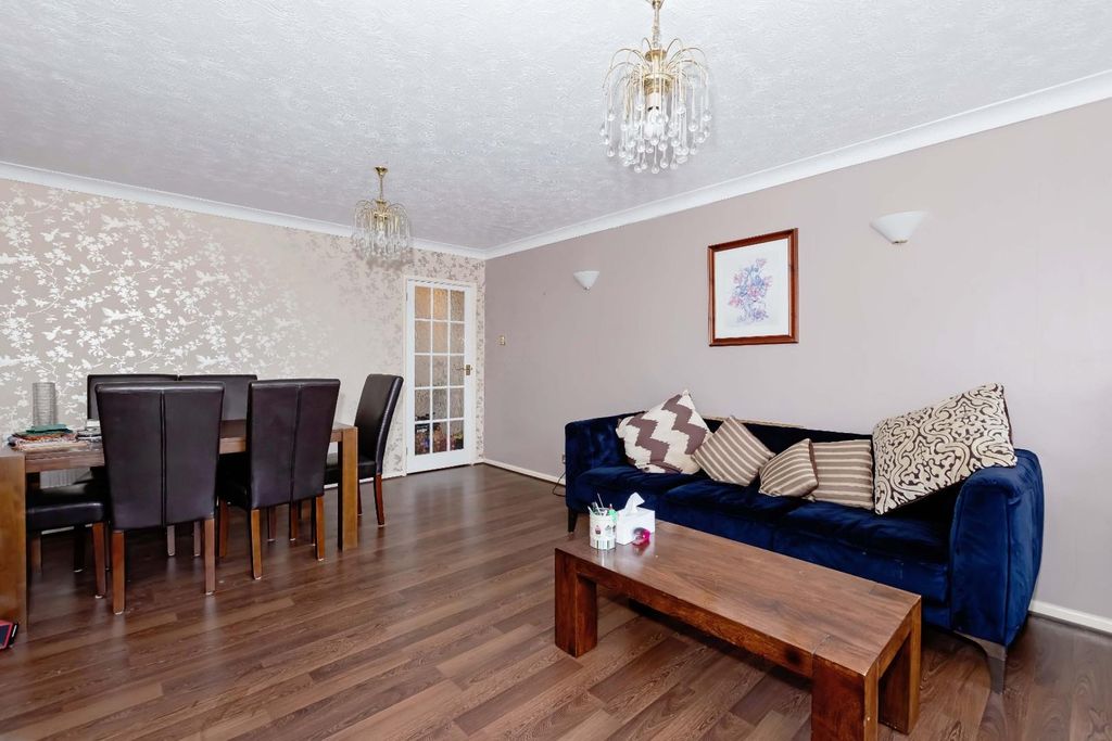 Property photo 3 of 11 Hove Park Manor_2.Jpg