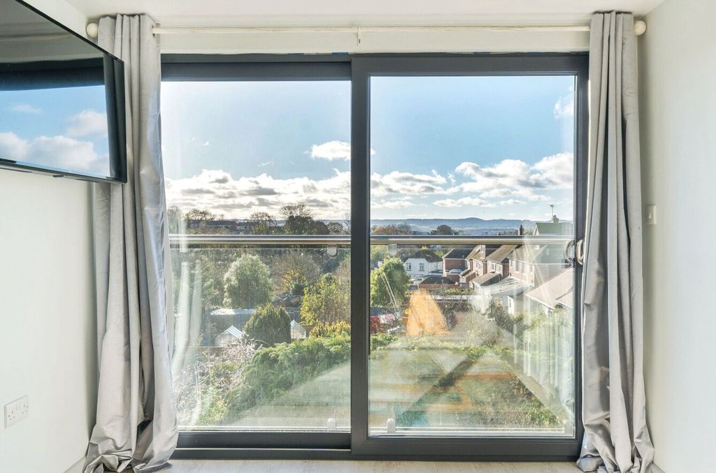 Property photo 3 of 17 Views