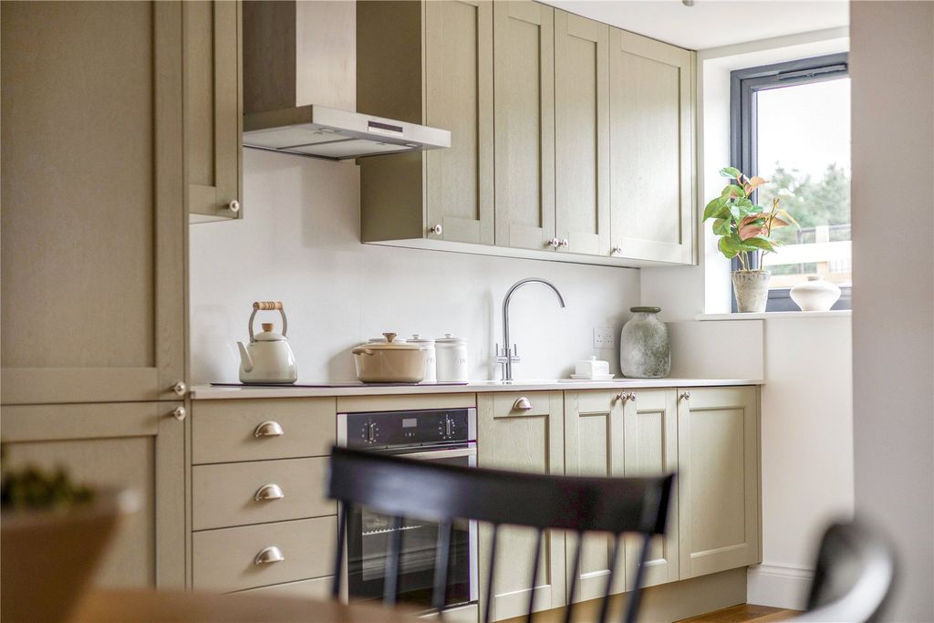 Property photo 2 of 16 Picture No. 12