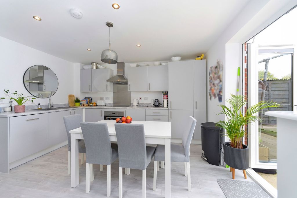 Property photo 3 of 14 Photo 9