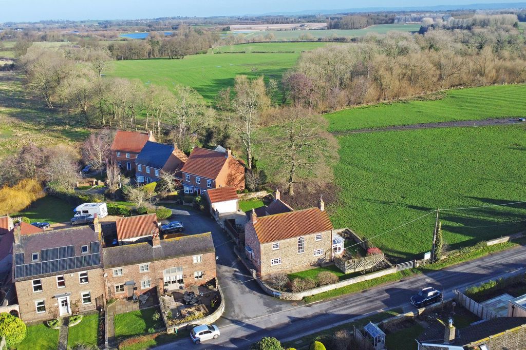 Property photo 2 of 25 11