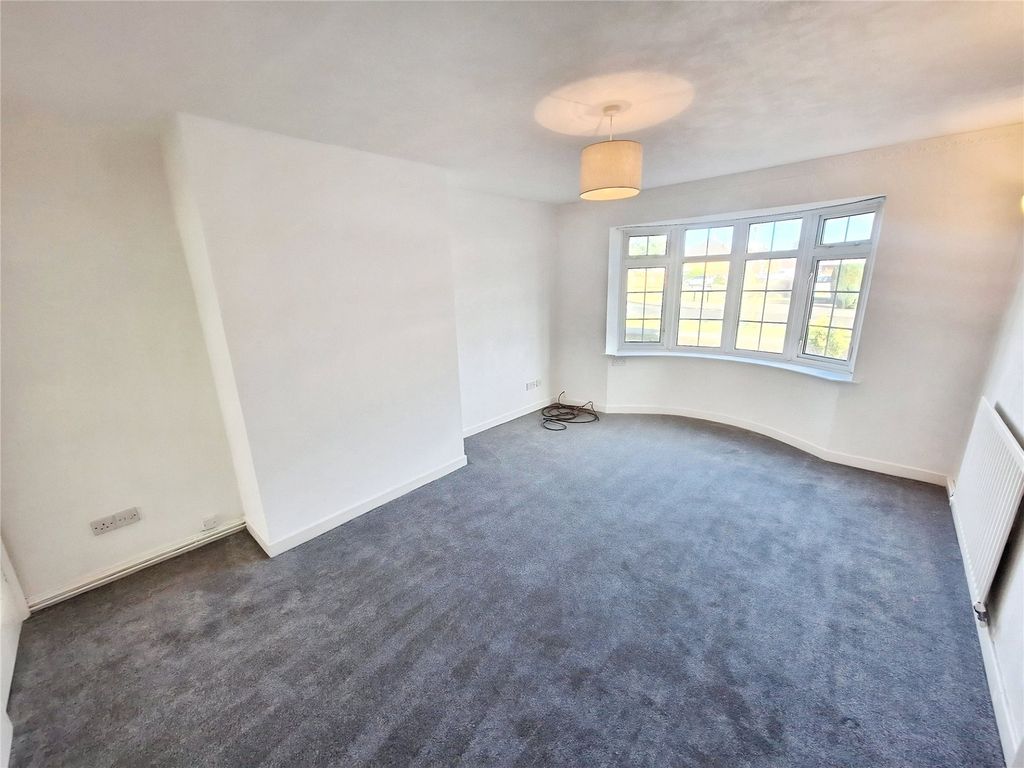 Property photo 2 of 13 Lounge