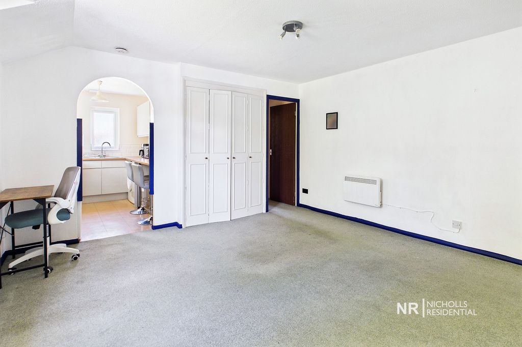 Property photo 2 of 8 Studio Room