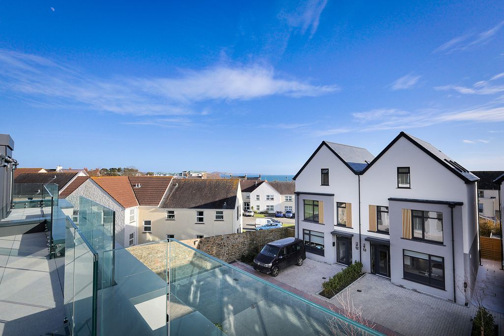 Property photo 2 of 16 Photo 1