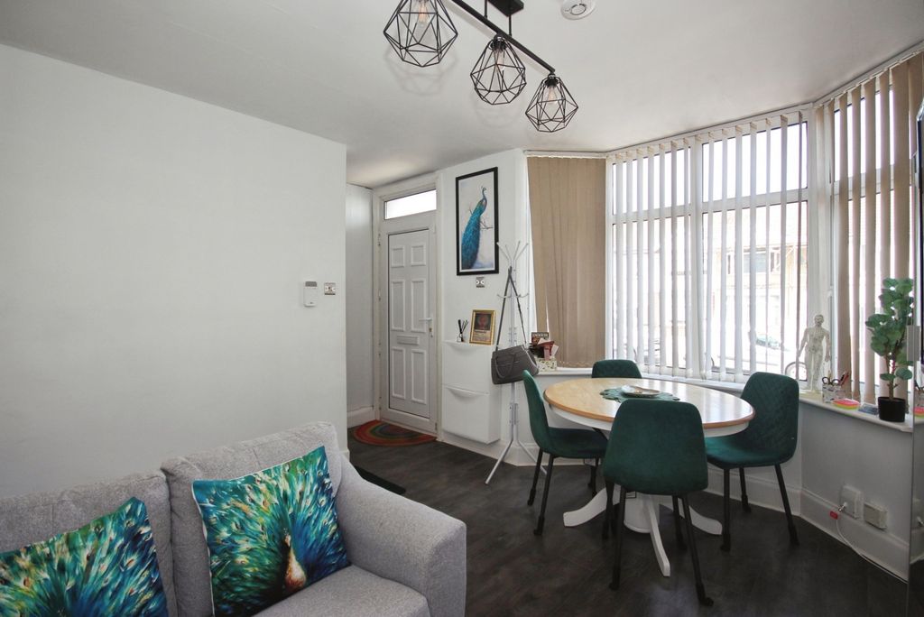 Property photo 2 of 19 Pbox-Img.Jpg