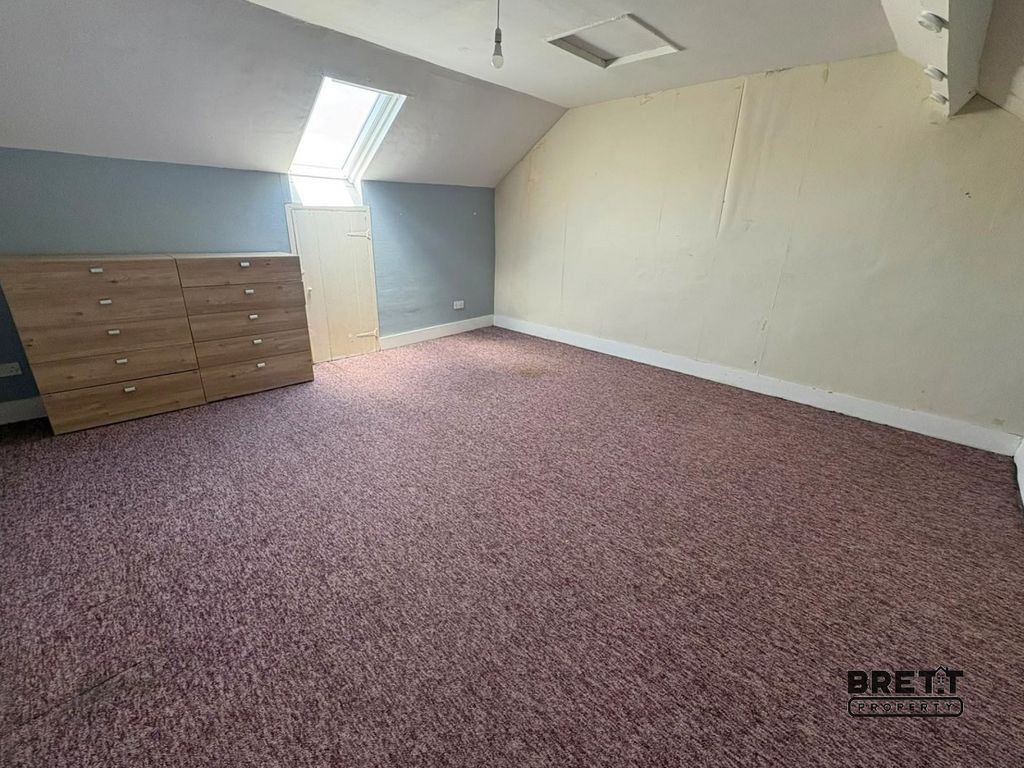 Property photo 3 of 6 Bedroom 1