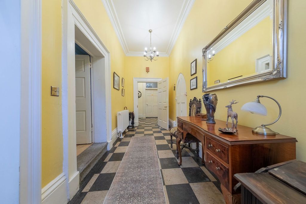 Property photo 2 of 36