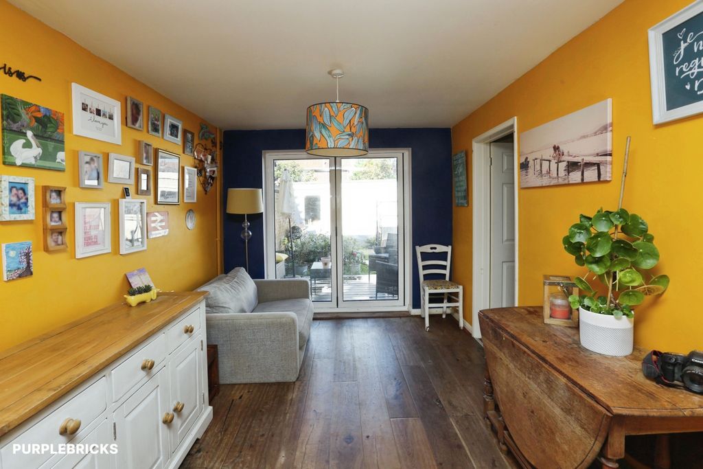 Property photo 3 of 32