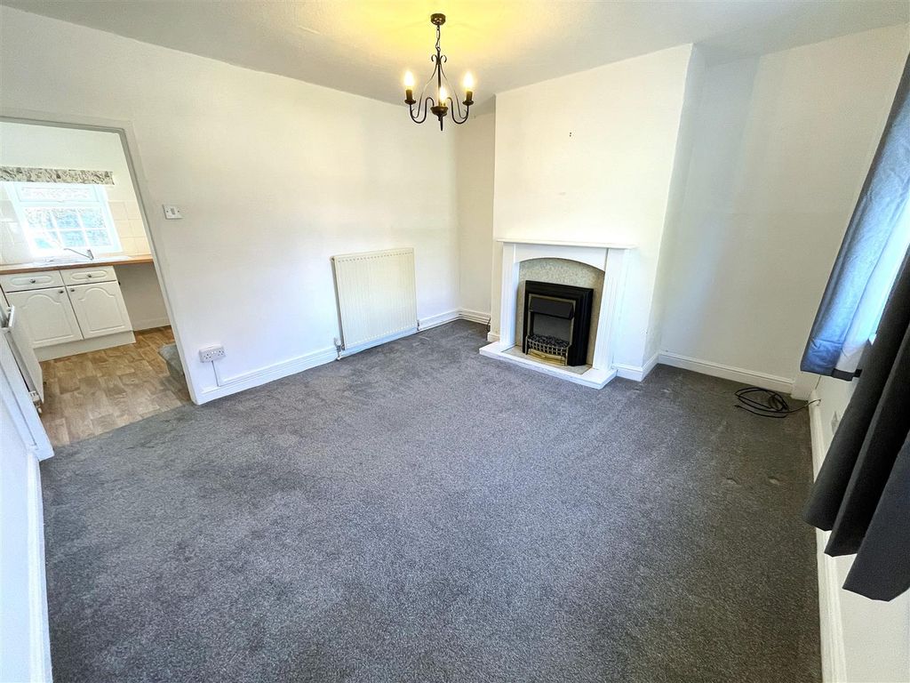 Property photo 3 of 15 Lounge